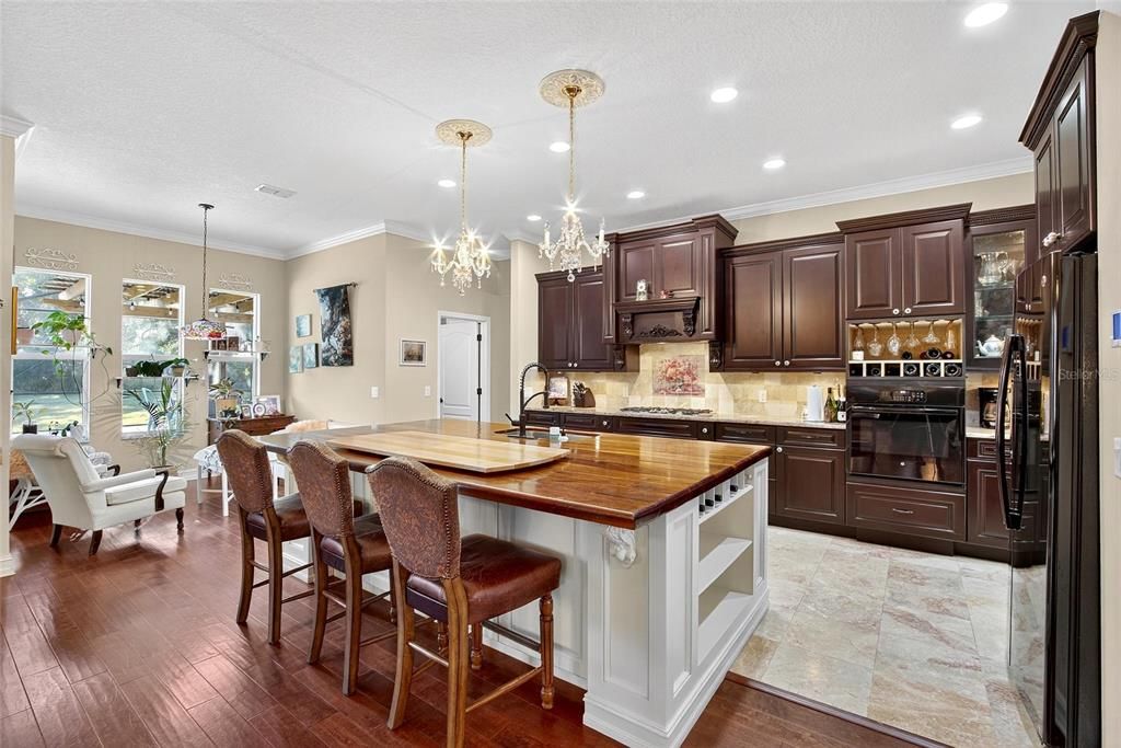 For Sale: $749,900 (4 beds, 3 baths, 3084 Square Feet)