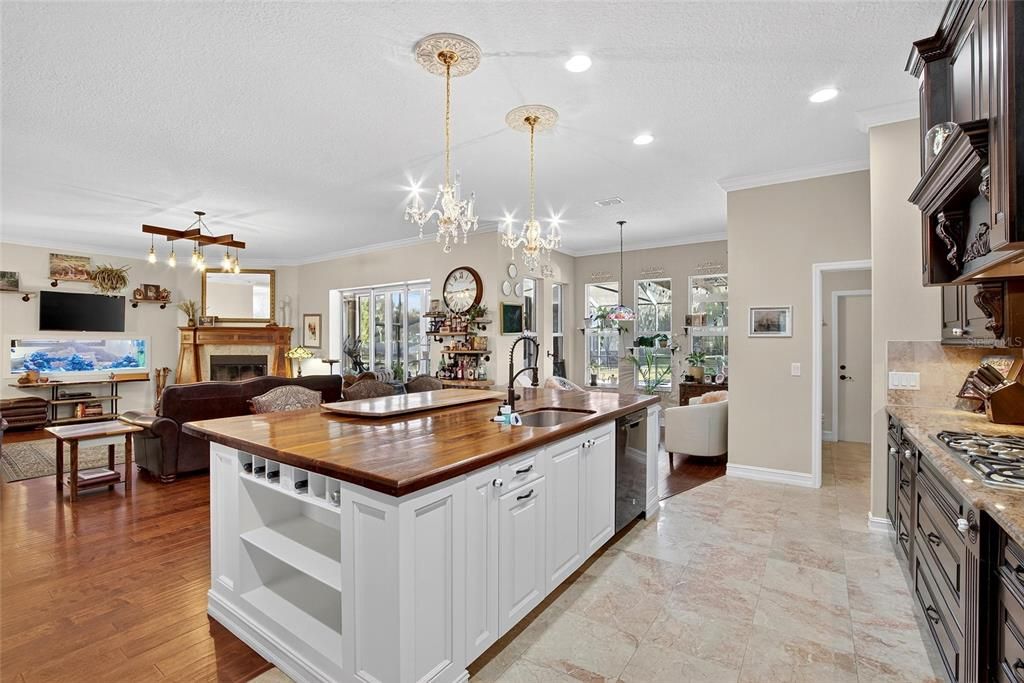 For Sale: $749,900 (4 beds, 3 baths, 3084 Square Feet)