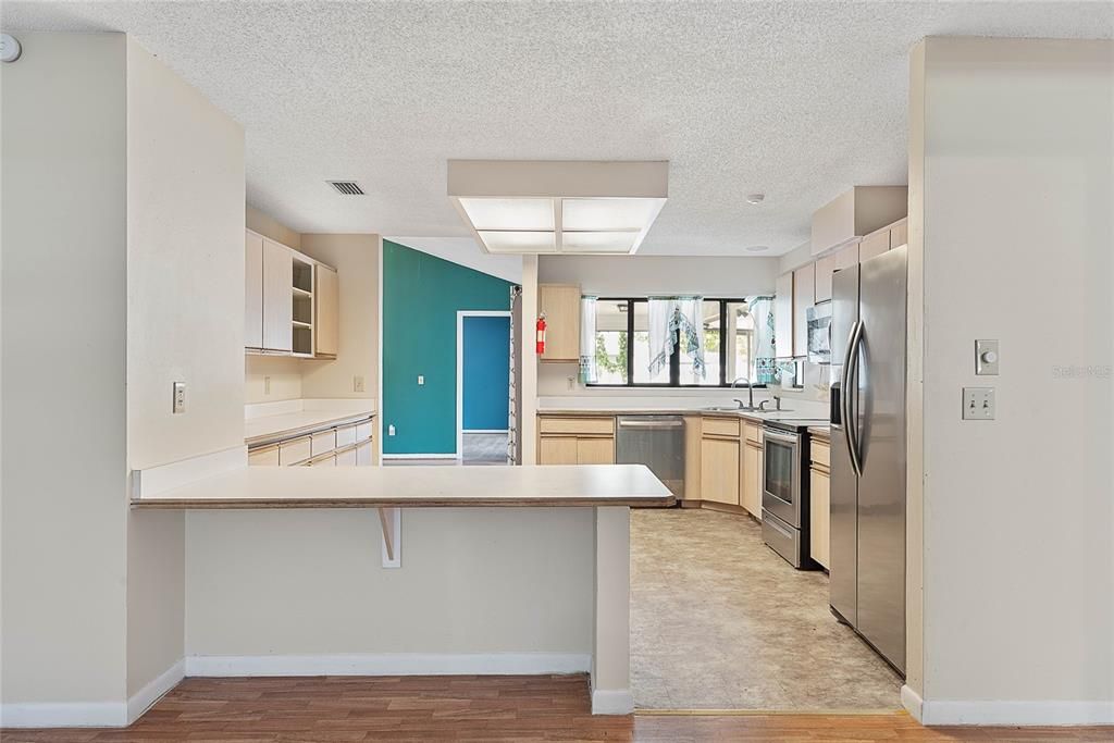 For Sale: $305,000 (4 beds, 2 baths, 2107 Square Feet)