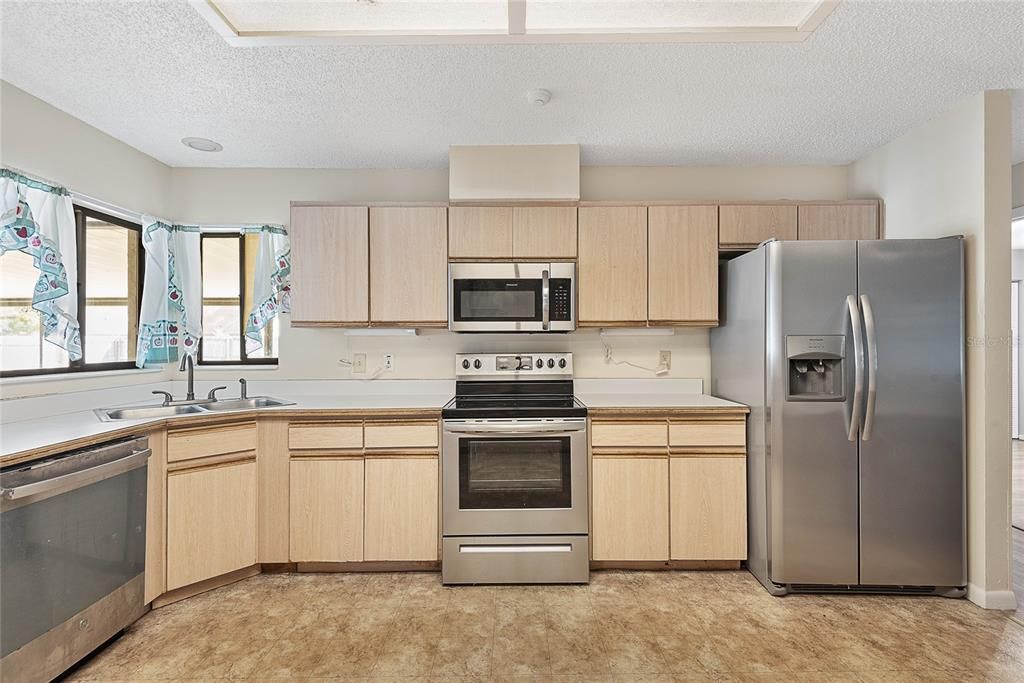 For Sale: $305,000 (4 beds, 2 baths, 2107 Square Feet)