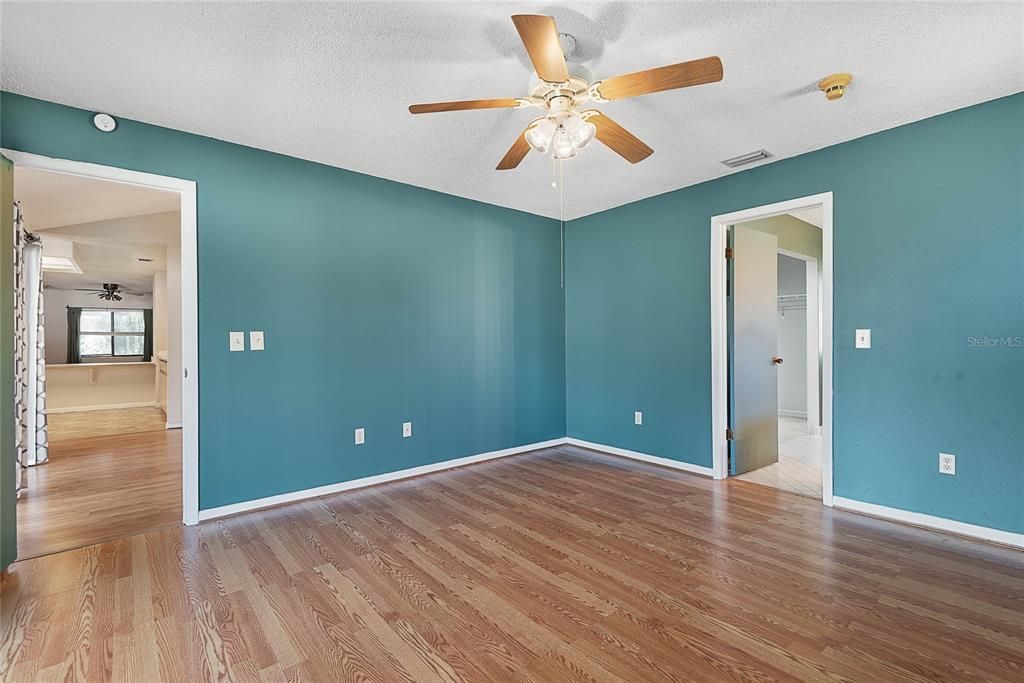 For Sale: $305,000 (4 beds, 2 baths, 2107 Square Feet)