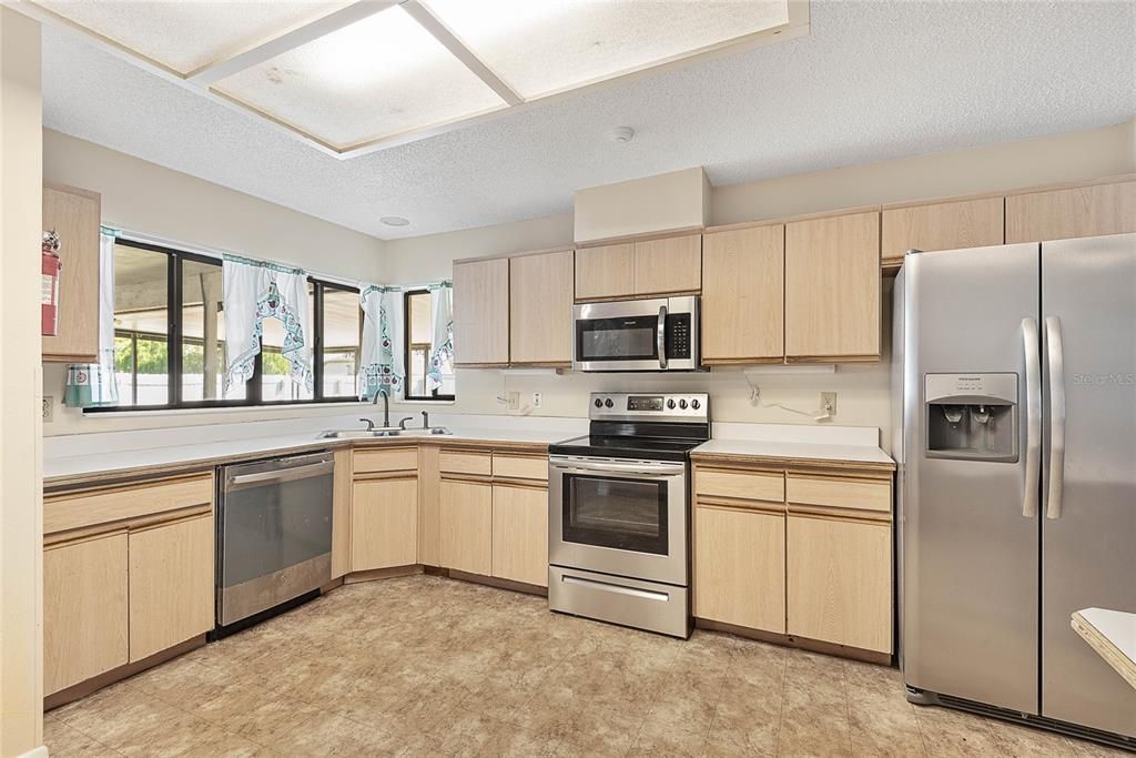 For Sale: $305,000 (4 beds, 2 baths, 2107 Square Feet)