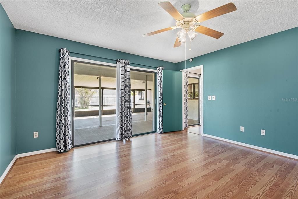 For Sale: $305,000 (4 beds, 2 baths, 2107 Square Feet)