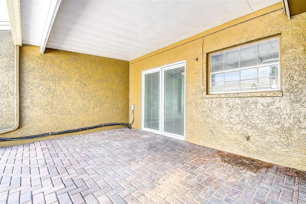 Под контрактом: $249,000 (2 спален, 1 ванн, 1048 Квадратных фут)