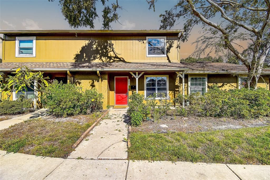 Под контрактом: $249,000 (2 спален, 1 ванн, 1048 Квадратных фут)