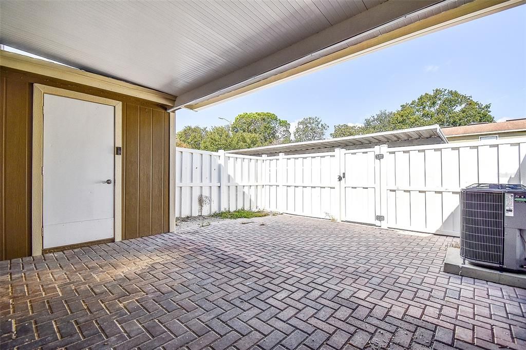 Под контрактом: $249,000 (2 спален, 1 ванн, 1048 Квадратных фут)