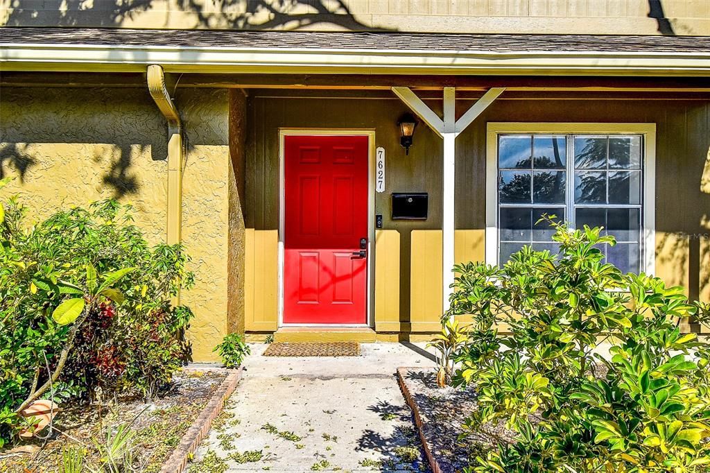 Под контрактом: $249,000 (2 спален, 1 ванн, 1048 Квадратных фут)