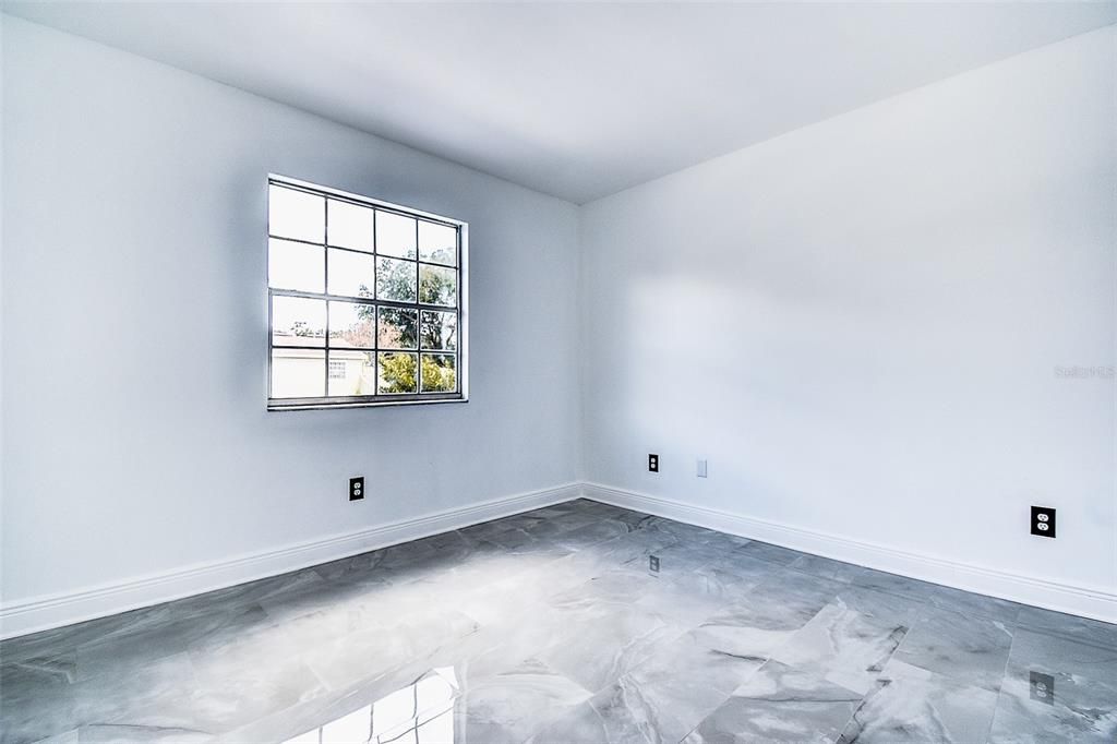 Под контрактом: $249,000 (2 спален, 1 ванн, 1048 Квадратных фут)