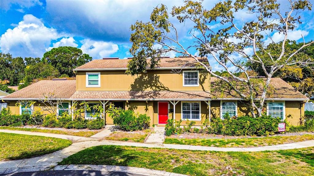 Под контрактом: $249,000 (2 спален, 1 ванн, 1048 Квадратных фут)