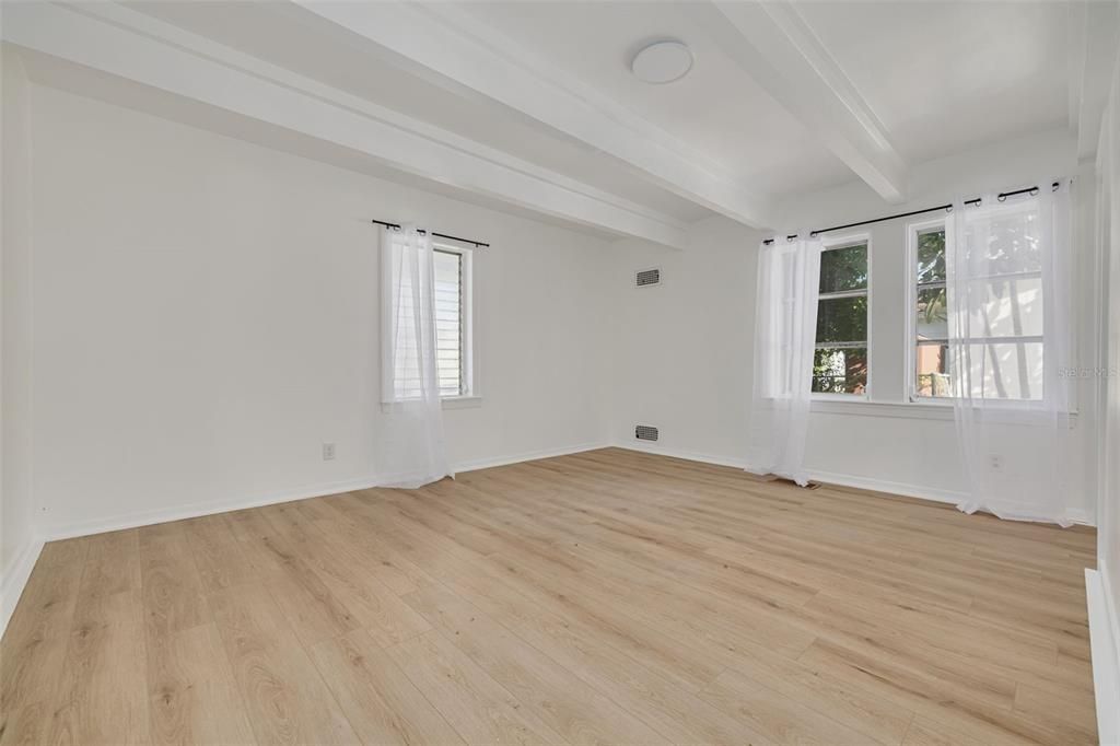 На продажу: $1,095,000 (5 спален, 0 ванн, 2838 Квадратных фут)