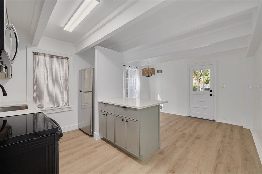 На продажу: $1,095,000 (5 спален, 0 ванн, 2838 Квадратных фут)