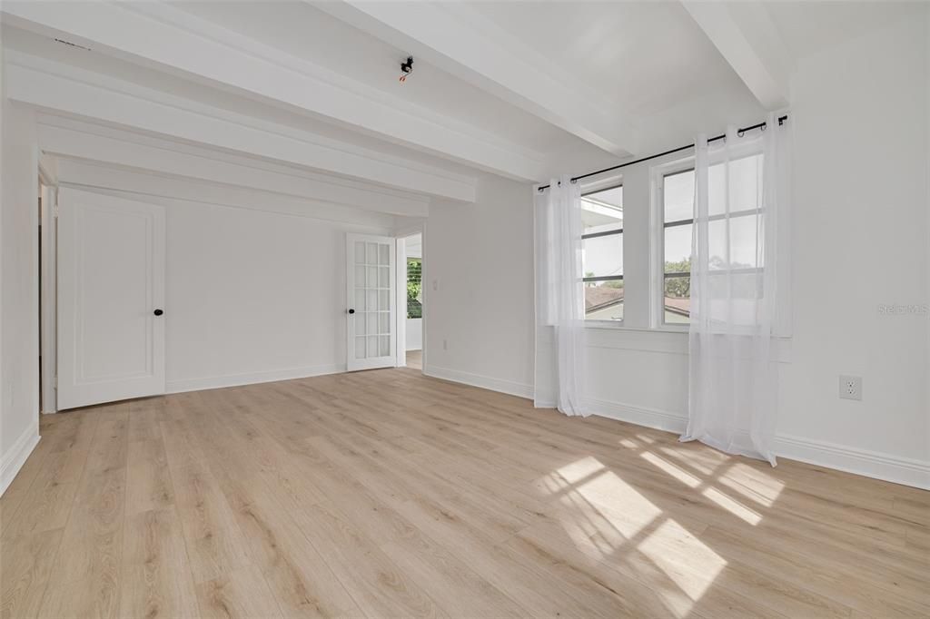 На продажу: $1,095,000 (5 спален, 0 ванн, 2838 Квадратных фут)