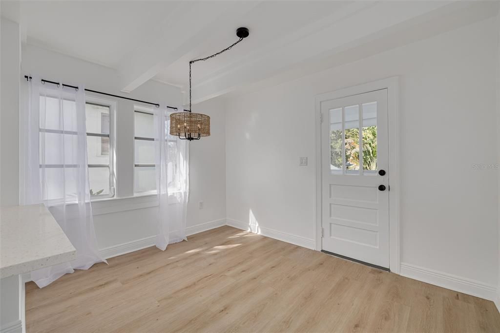 На продажу: $1,095,000 (5 спален, 0 ванн, 2838 Квадратных фут)