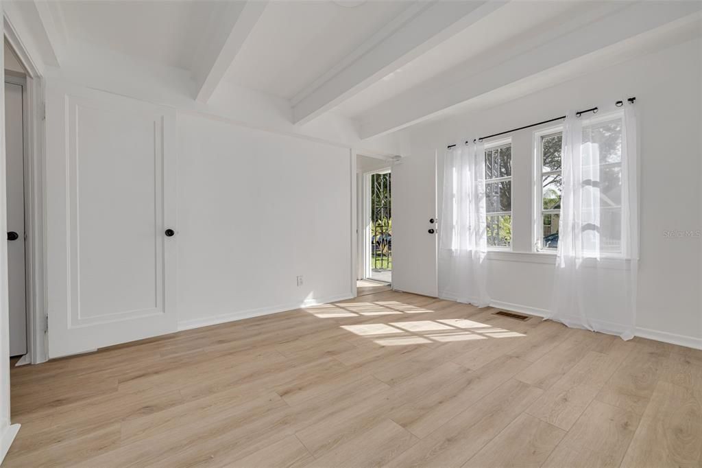 На продажу: $1,095,000 (5 спален, 0 ванн, 2838 Квадратных фут)