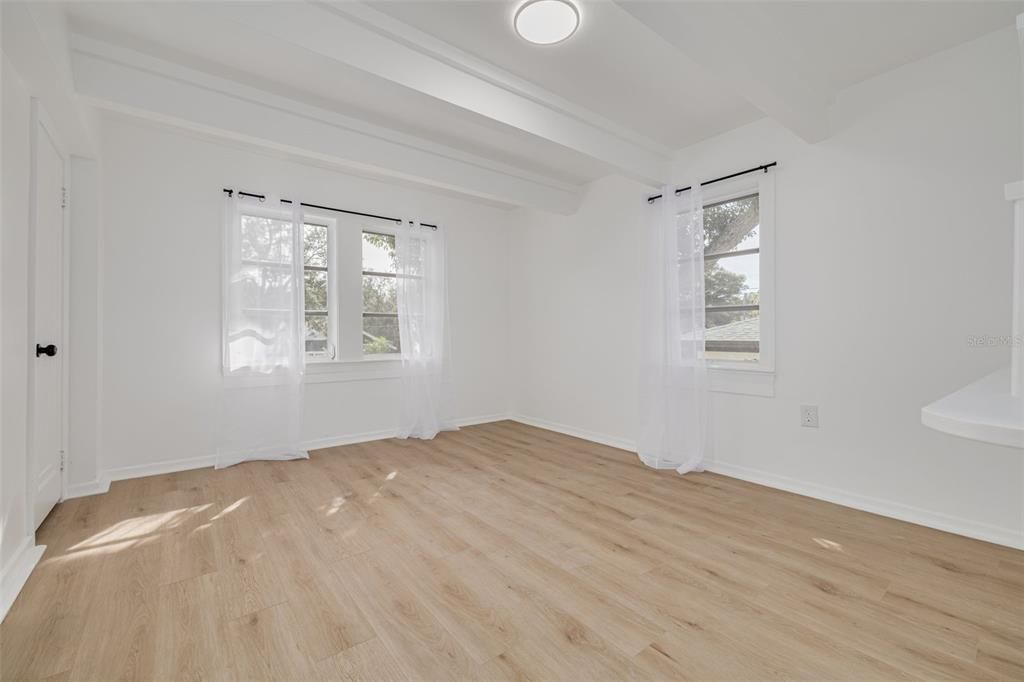 На продажу: $1,095,000 (5 спален, 0 ванн, 2838 Квадратных фут)