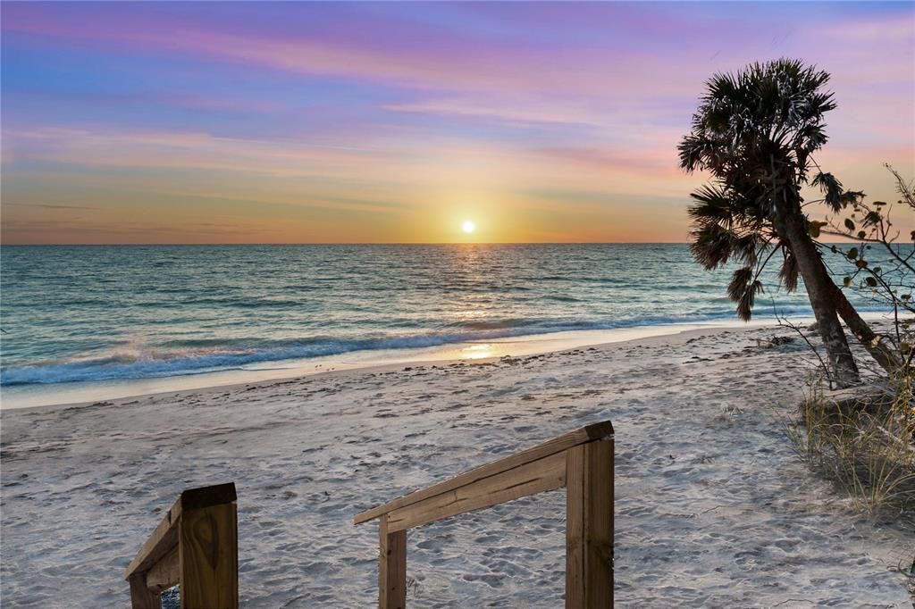 待售: $3,650,000 (1.76 acres)