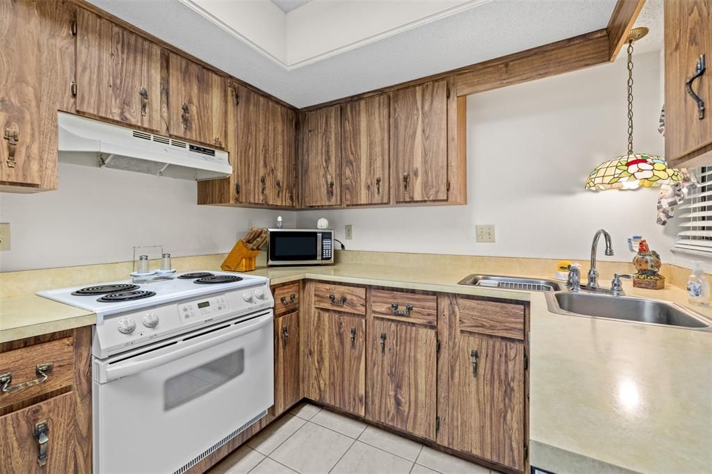 For Sale: $449,000 (3 beds, 2 baths, 1644 Square Feet)