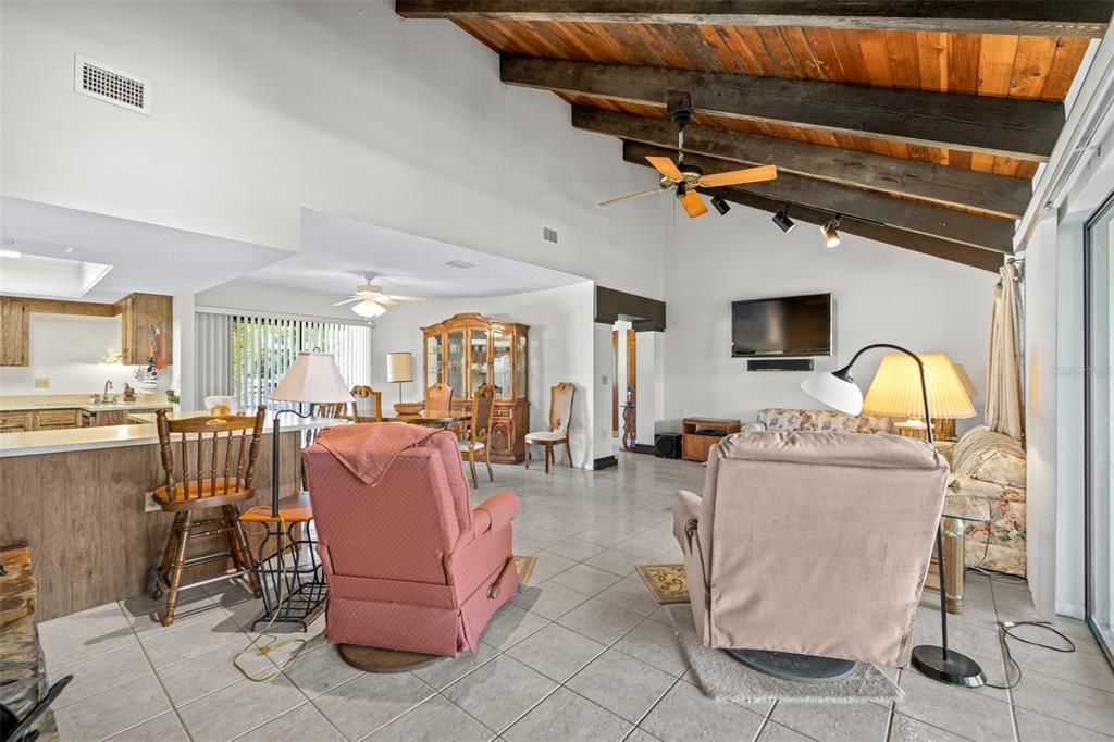 For Sale: $449,000 (3 beds, 2 baths, 1644 Square Feet)