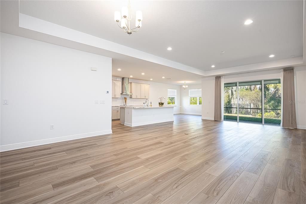 En Venta: $530,000 (4 camas, 3 baños, 2563 Pies cuadrados)