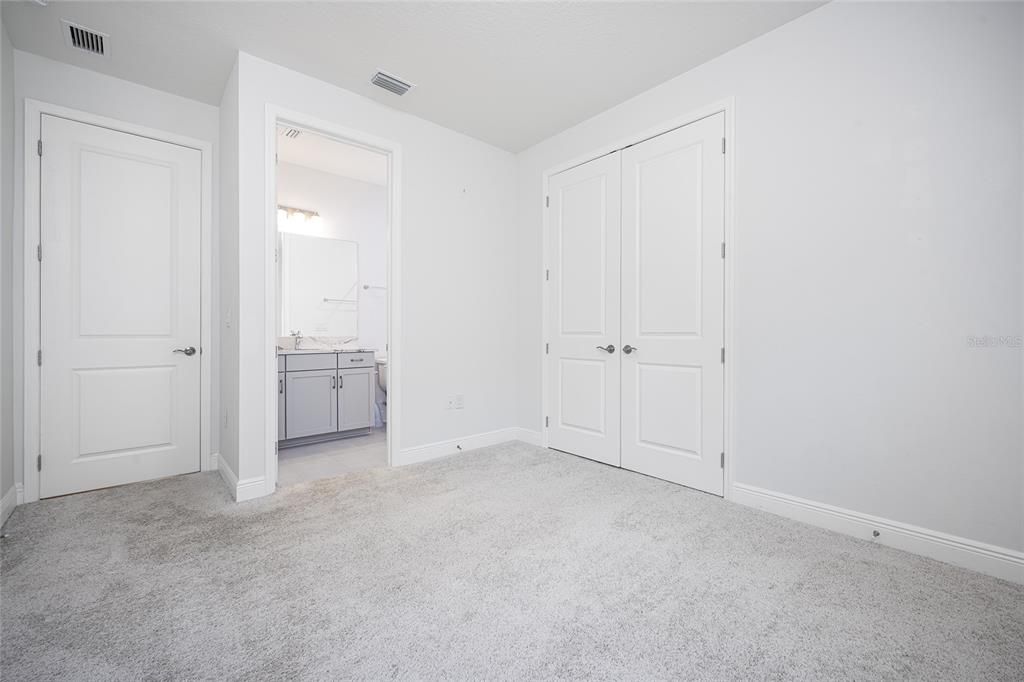 En Venta: $530,000 (4 camas, 3 baños, 2563 Pies cuadrados)