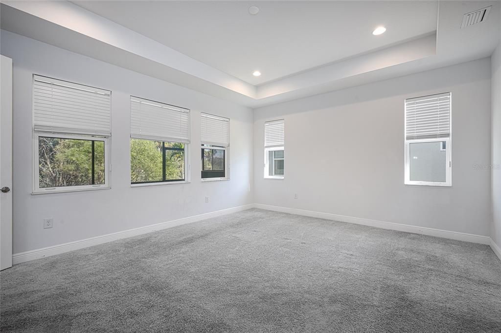 En Venta: $530,000 (4 camas, 3 baños, 2563 Pies cuadrados)