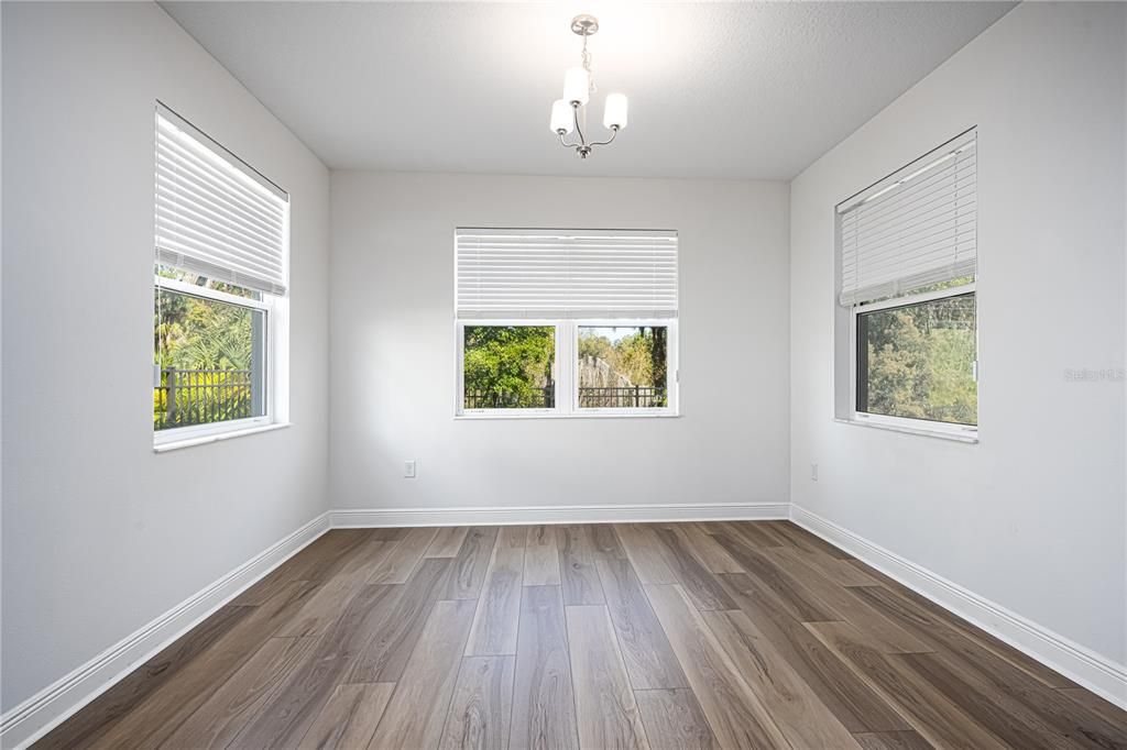 En Venta: $530,000 (4 camas, 3 baños, 2563 Pies cuadrados)