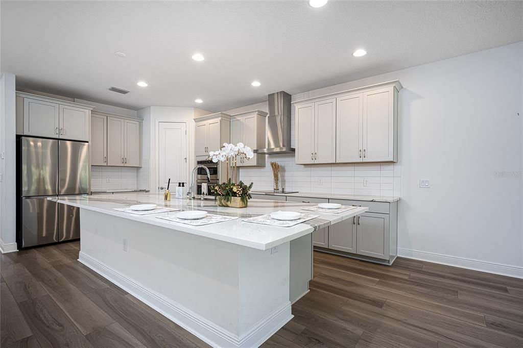 En Venta: $530,000 (4 camas, 3 baños, 2563 Pies cuadrados)