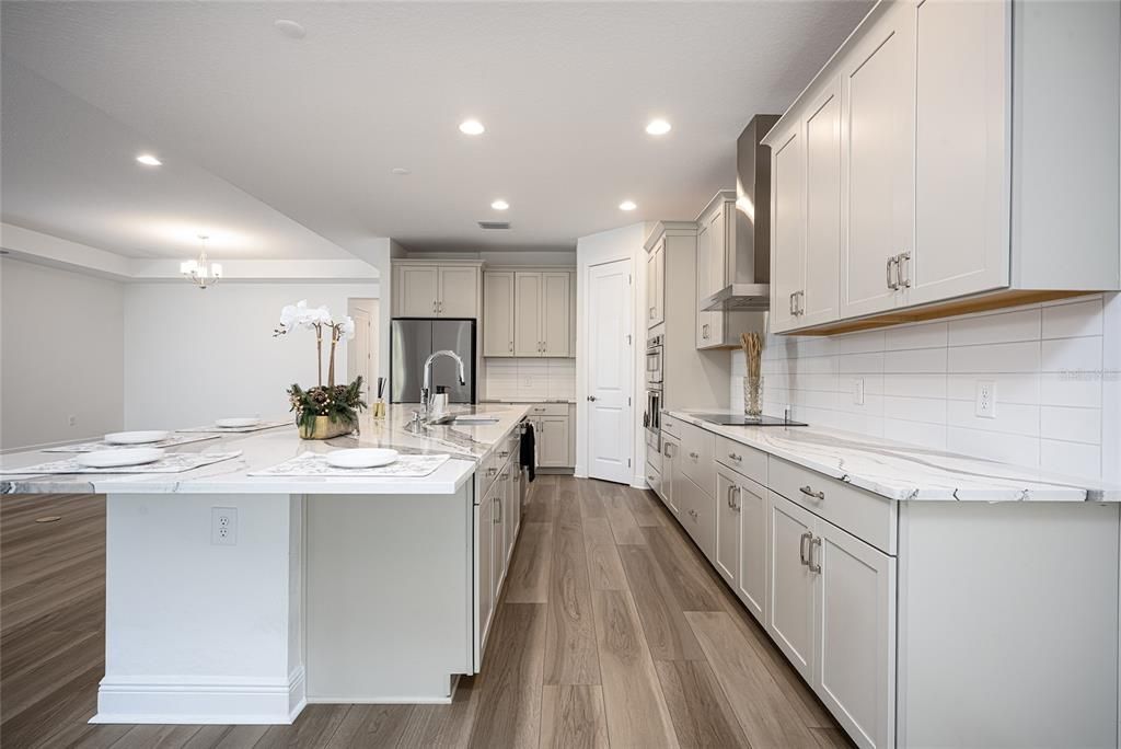 En Venta: $530,000 (4 camas, 3 baños, 2563 Pies cuadrados)