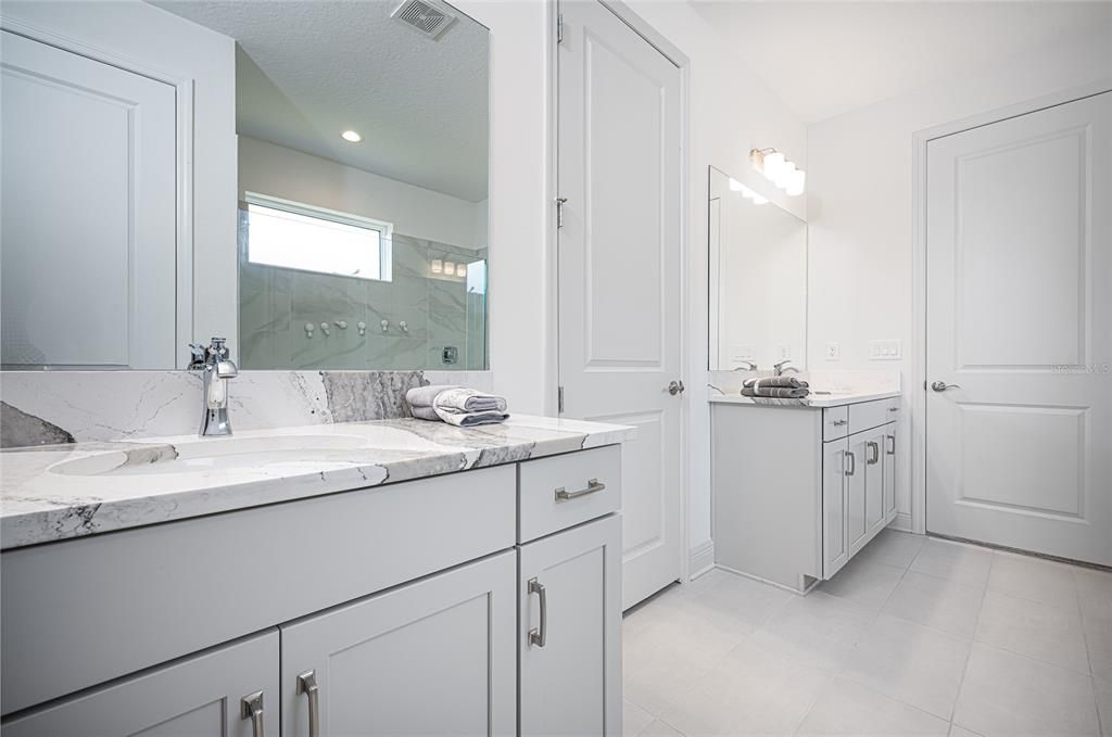 En Venta: $530,000 (4 camas, 3 baños, 2563 Pies cuadrados)