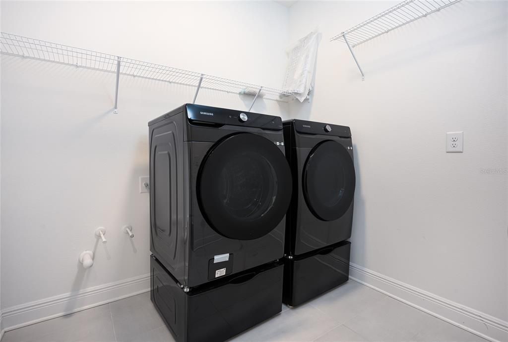 En Venta: $530,000 (4 camas, 3 baños, 2563 Pies cuadrados)