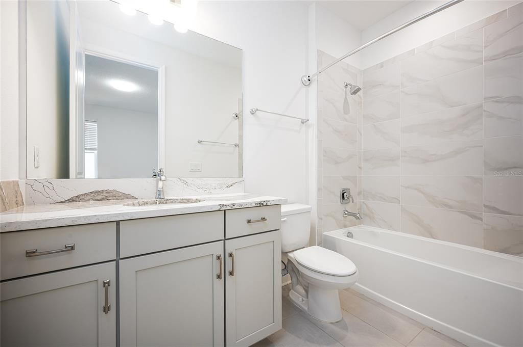 En Venta: $530,000 (4 camas, 3 baños, 2563 Pies cuadrados)