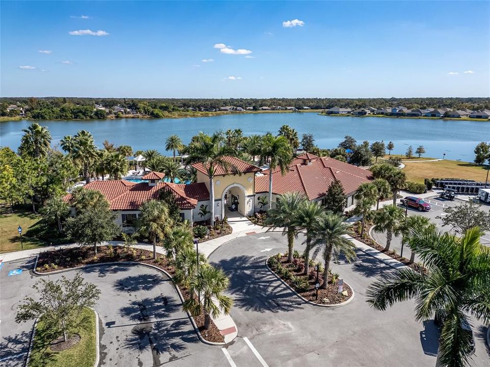 En Venta: $530,000 (4 camas, 3 baños, 2563 Pies cuadrados)