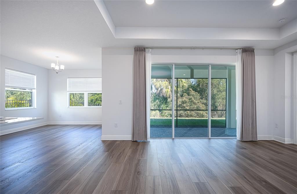 En Venta: $530,000 (4 camas, 3 baños, 2563 Pies cuadrados)