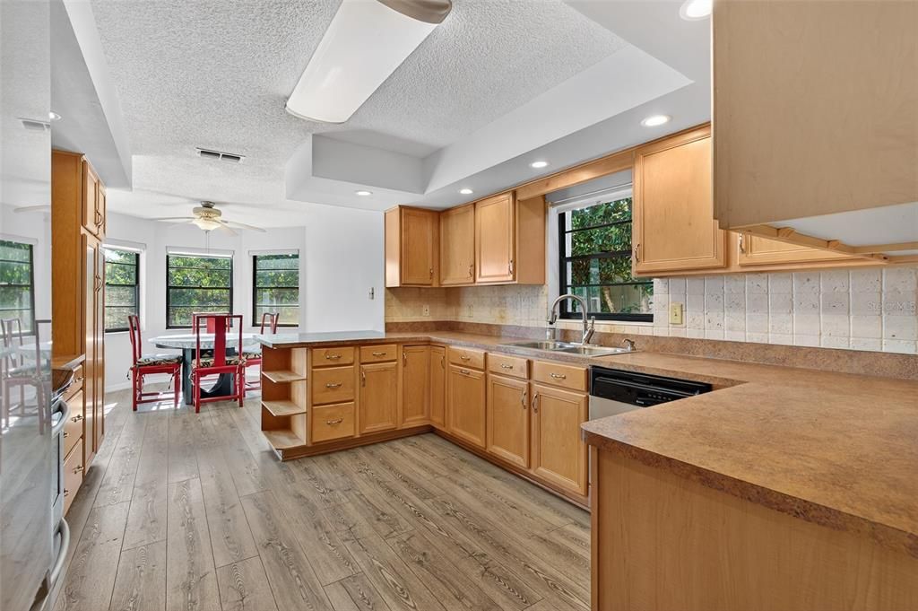 For Sale: $624,900 (4 beds, 3 baths, 2526 Square Feet)