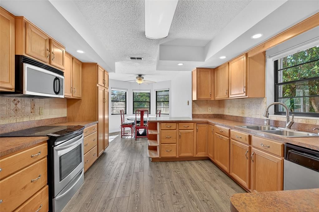 For Sale: $624,900 (4 beds, 3 baths, 2526 Square Feet)