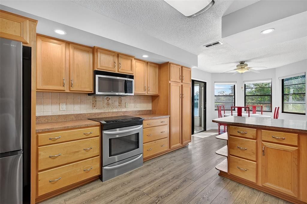 For Sale: $624,900 (4 beds, 3 baths, 2526 Square Feet)