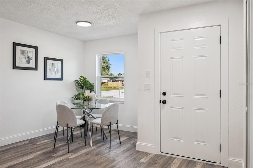 Под контрактом: $285,000 (3 спален, 2 ванн, 1160 Квадратных фут)