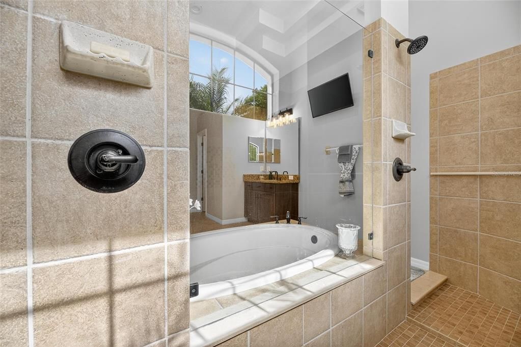 For Sale: $1,239,000 (7 beds, 3 baths, 4571 Square Feet)