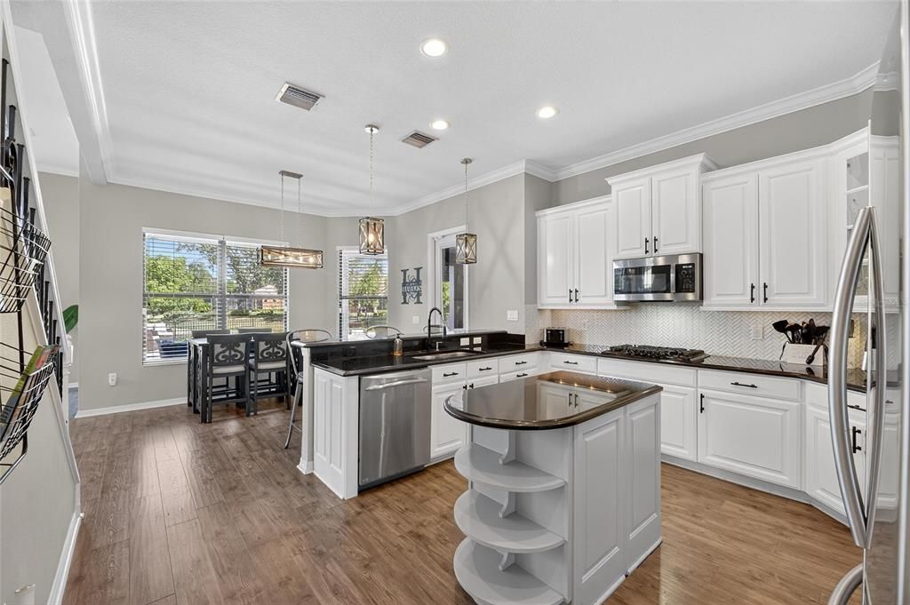 For Sale: $1,239,000 (7 beds, 3 baths, 4571 Square Feet)