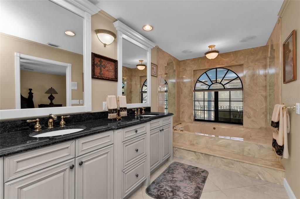 En Venta: $1,438,000 (5 camas, 3 baños, 3237 Pies cuadrados)