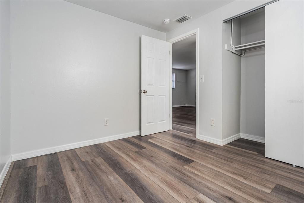 待售: $307,400 (4 贝兹, 0 浴室, 1296 平方英尺)