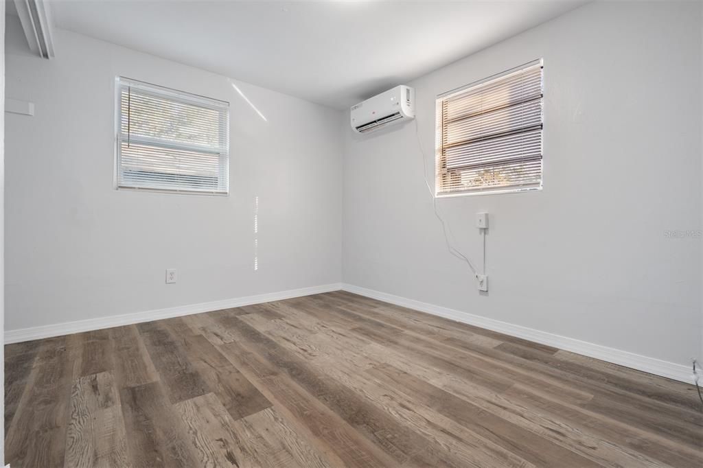 待售: $307,400 (4 贝兹, 0 浴室, 1296 平方英尺)