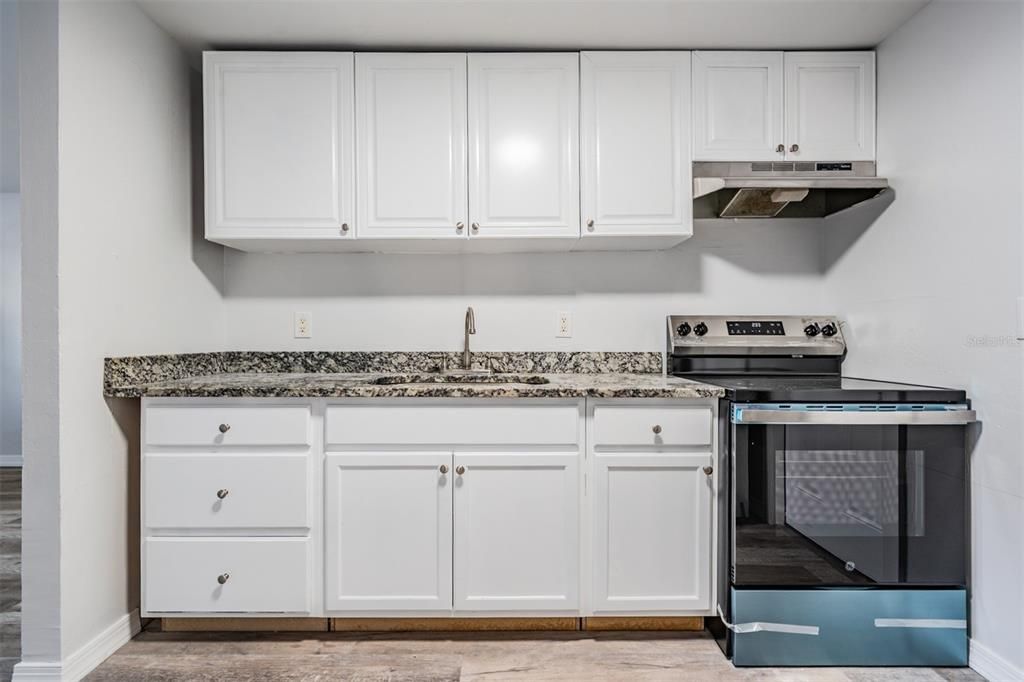 待售: $307,400 (4 贝兹, 0 浴室, 1296 平方英尺)