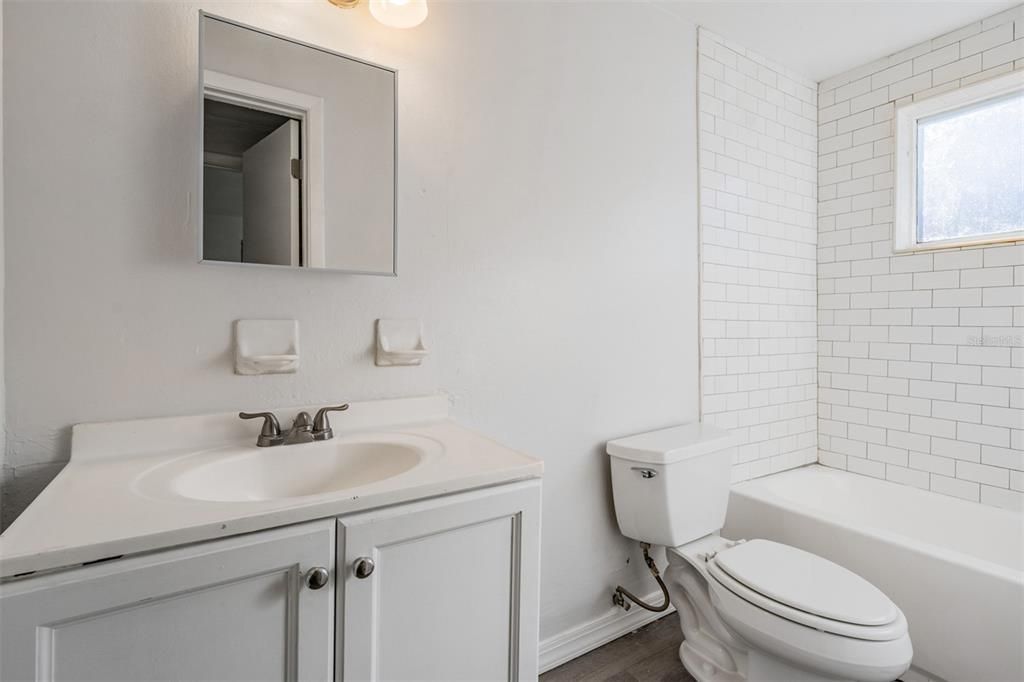 待售: $307,400 (4 贝兹, 0 浴室, 1296 平方英尺)