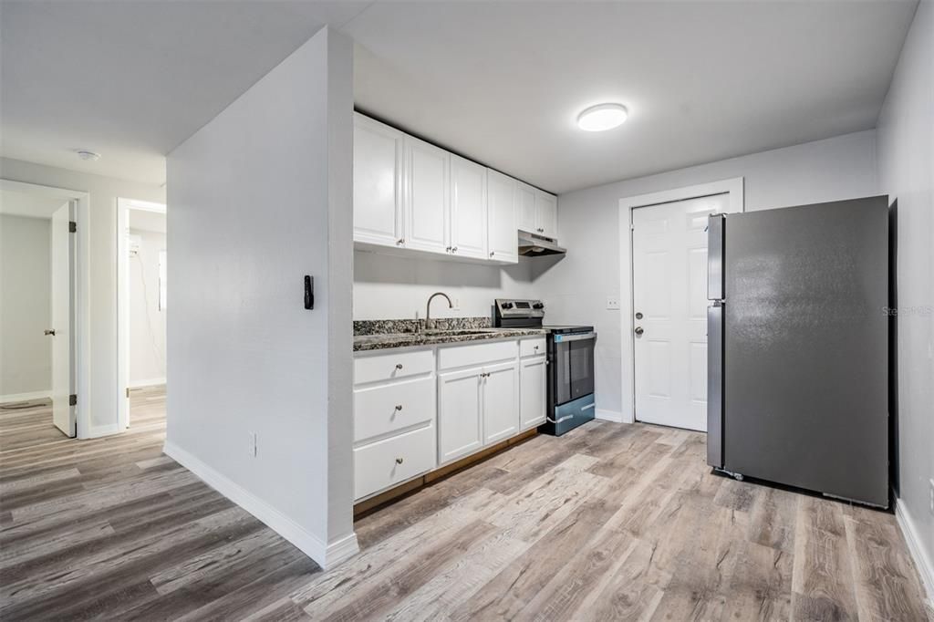 待售: $307,400 (4 贝兹, 0 浴室, 1296 平方英尺)