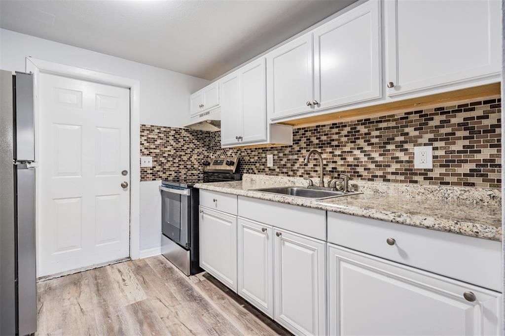 待售: $307,400 (4 贝兹, 0 浴室, 1296 平方英尺)