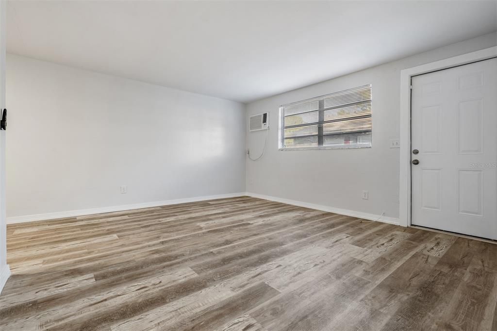 待售: $307,400 (4 贝兹, 0 浴室, 1296 平方英尺)