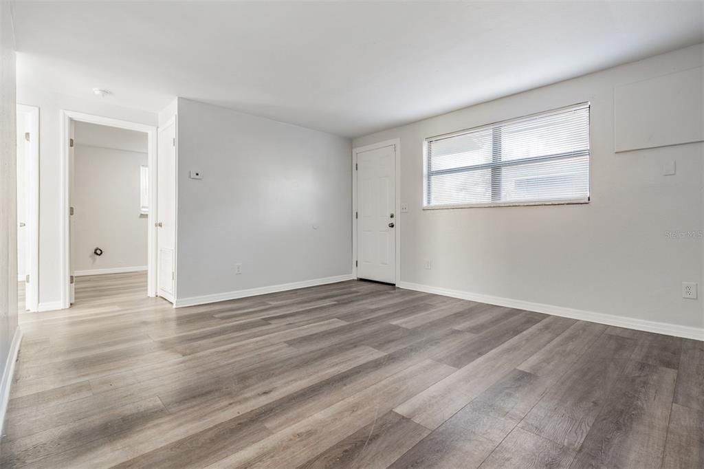 待售: $307,400 (4 贝兹, 0 浴室, 1296 平方英尺)