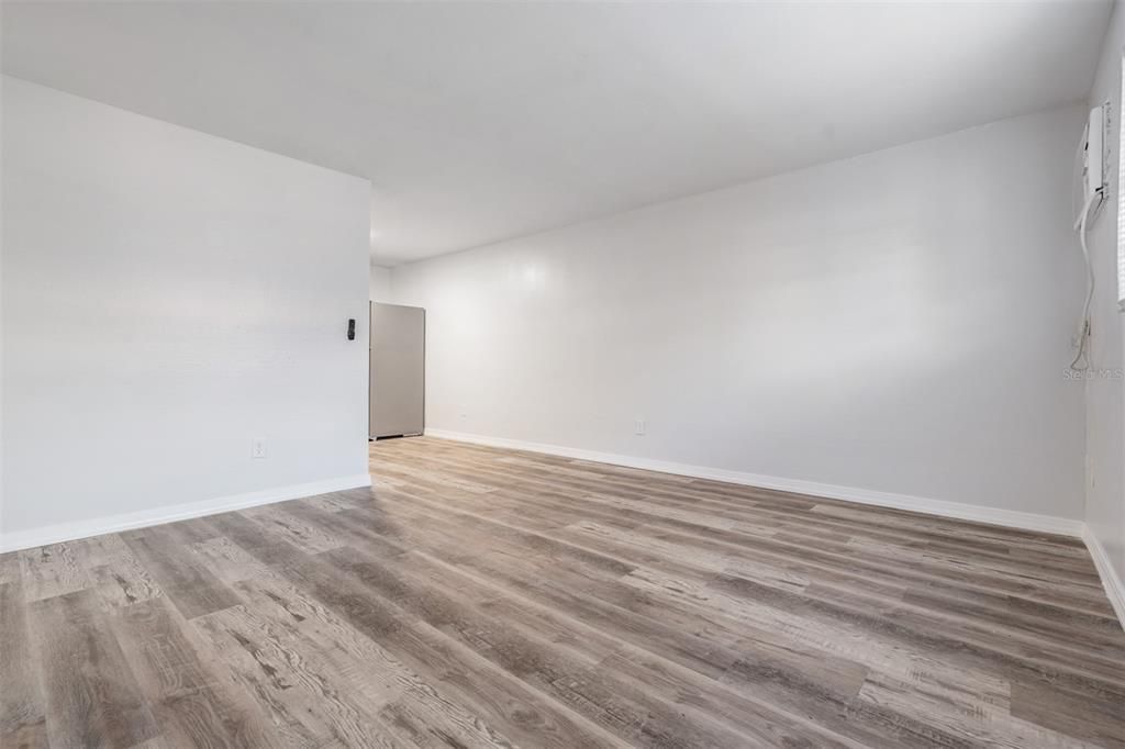 待售: $307,400 (4 贝兹, 0 浴室, 1296 平方英尺)