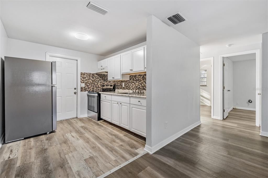 待售: $307,400 (4 贝兹, 0 浴室, 1296 平方英尺)